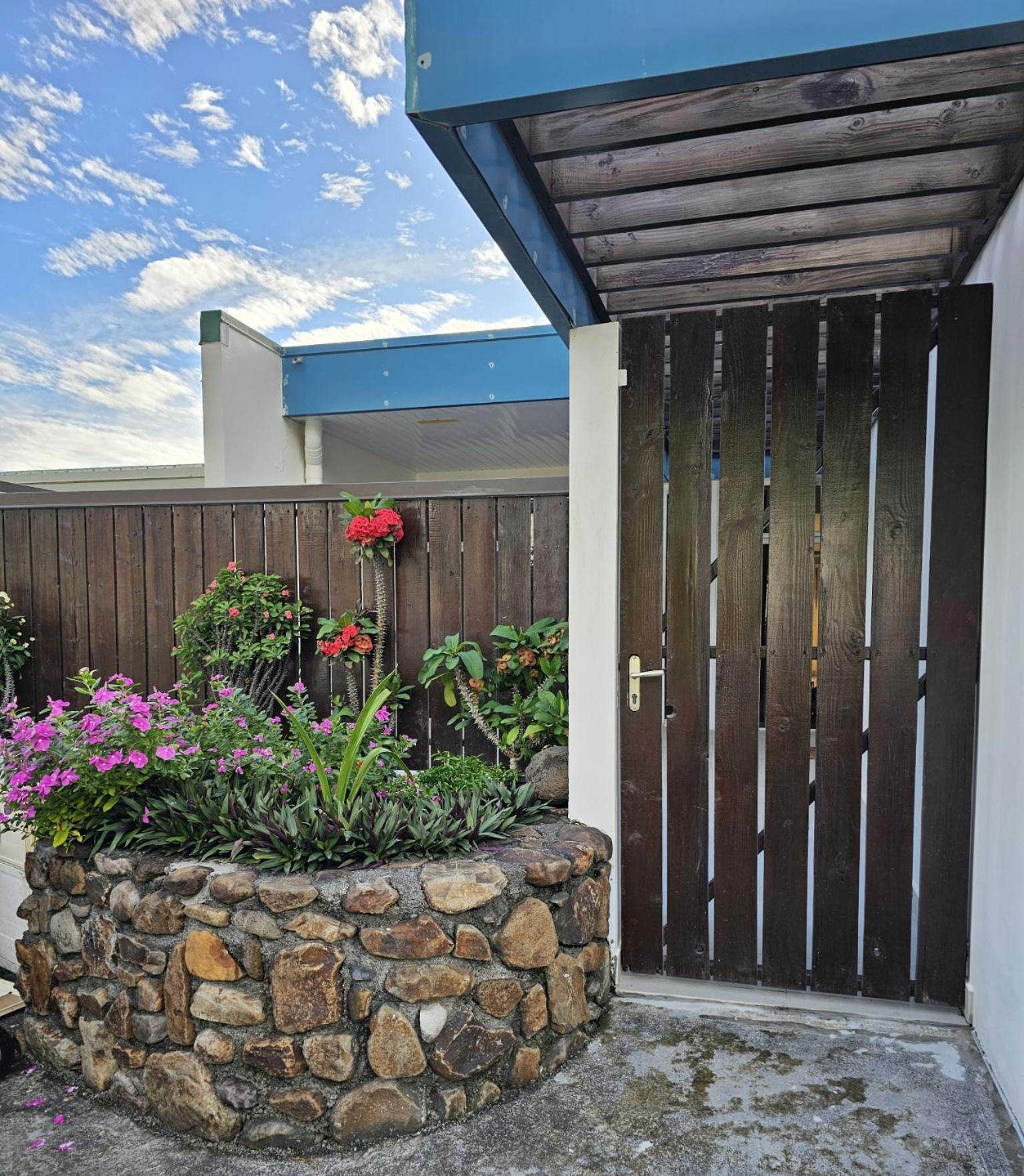 Vila Cozy House In A Private Complex Paea Exteriér fotografie